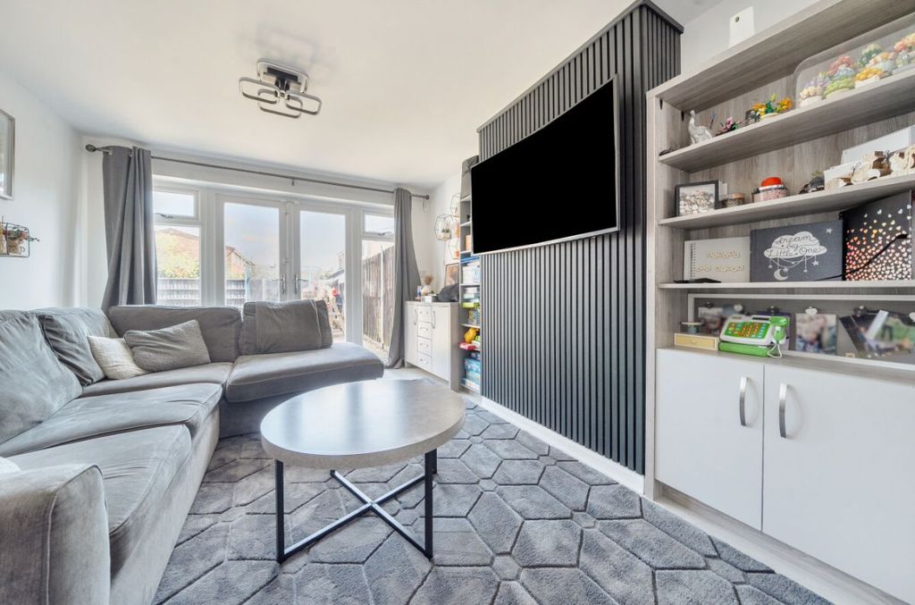 Property photo 2 of 19