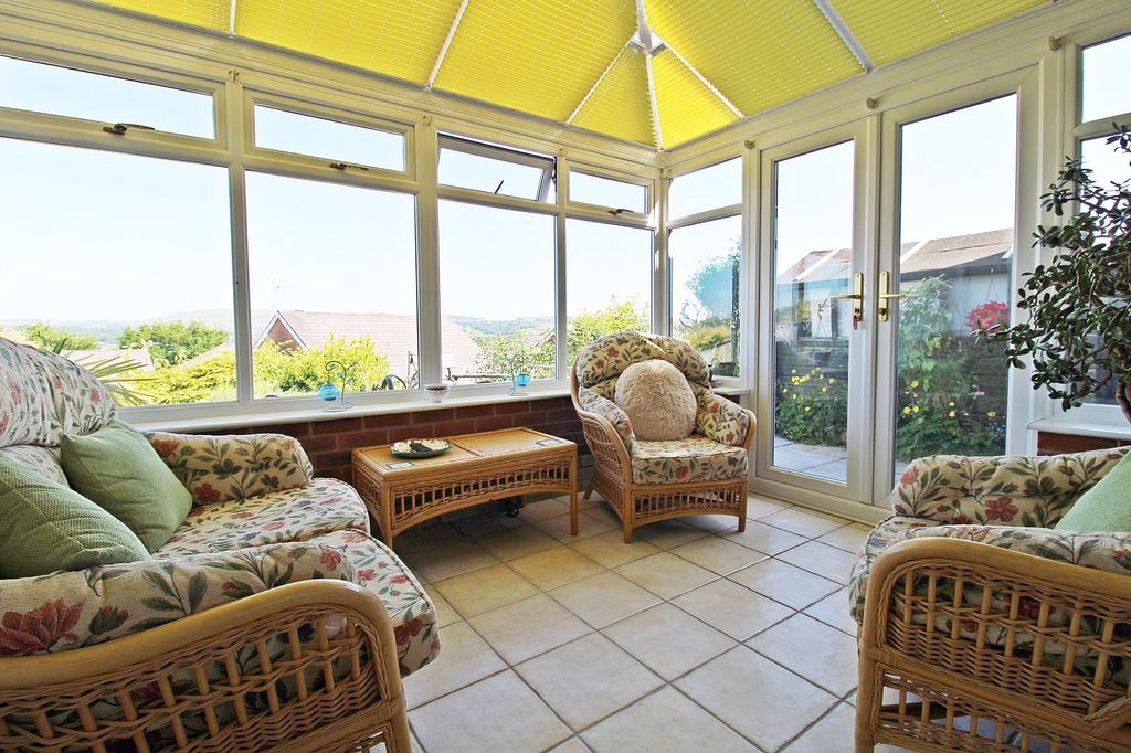 Property photo 2 of 31 Conservatory
