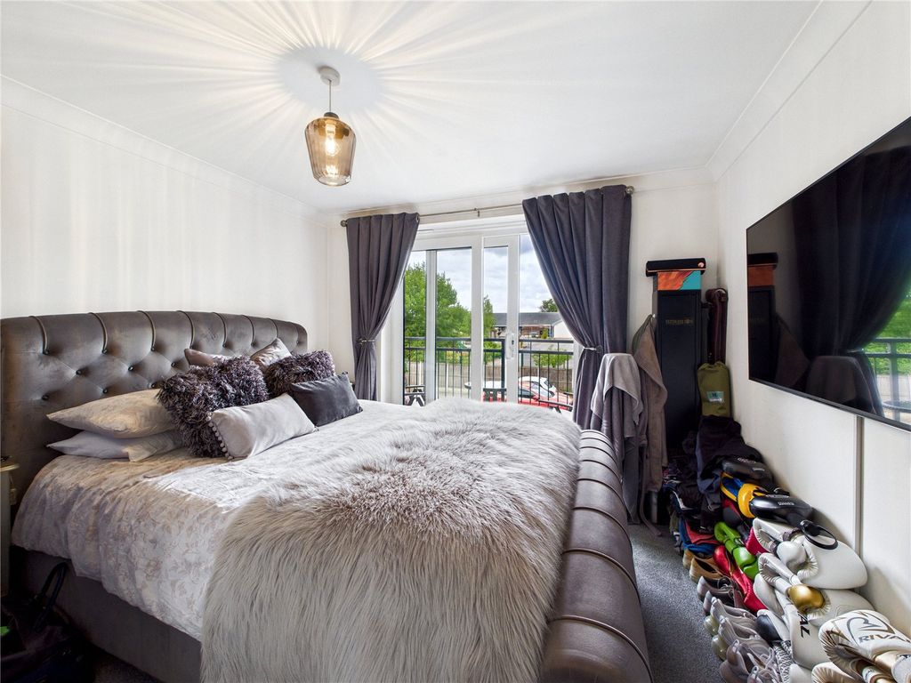 Property photo 3 of 10 3 - Image