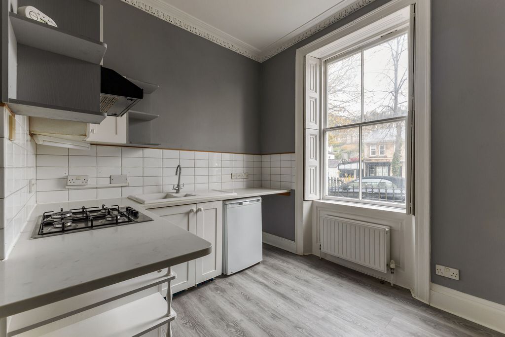 Property photo 3 of 9 Kitchen