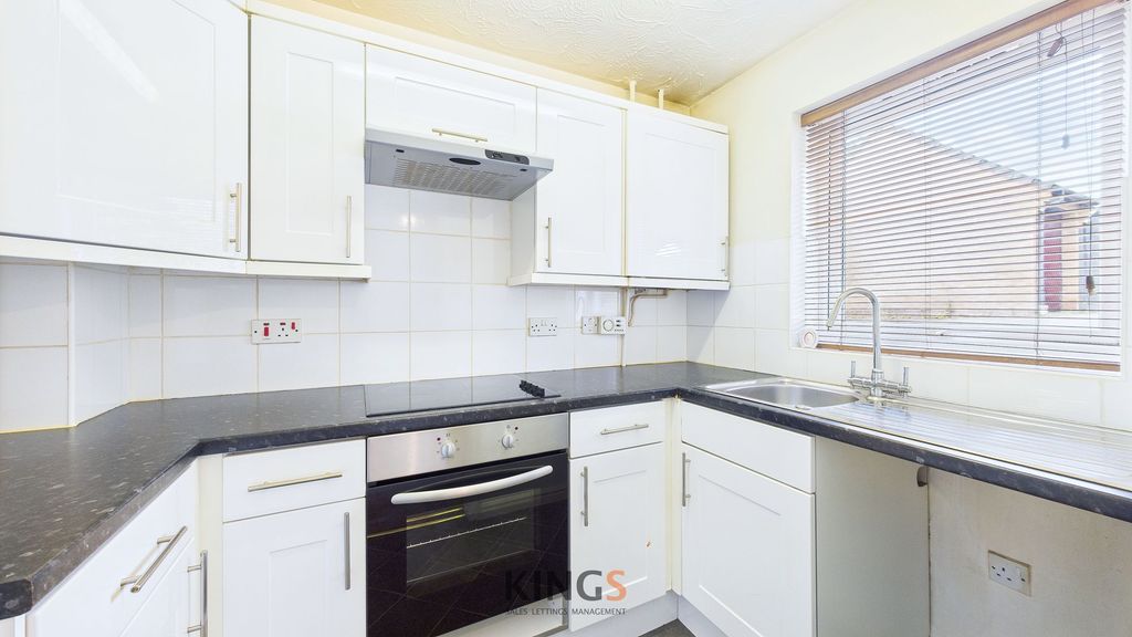 Property photo 3 of 12 Kitchen