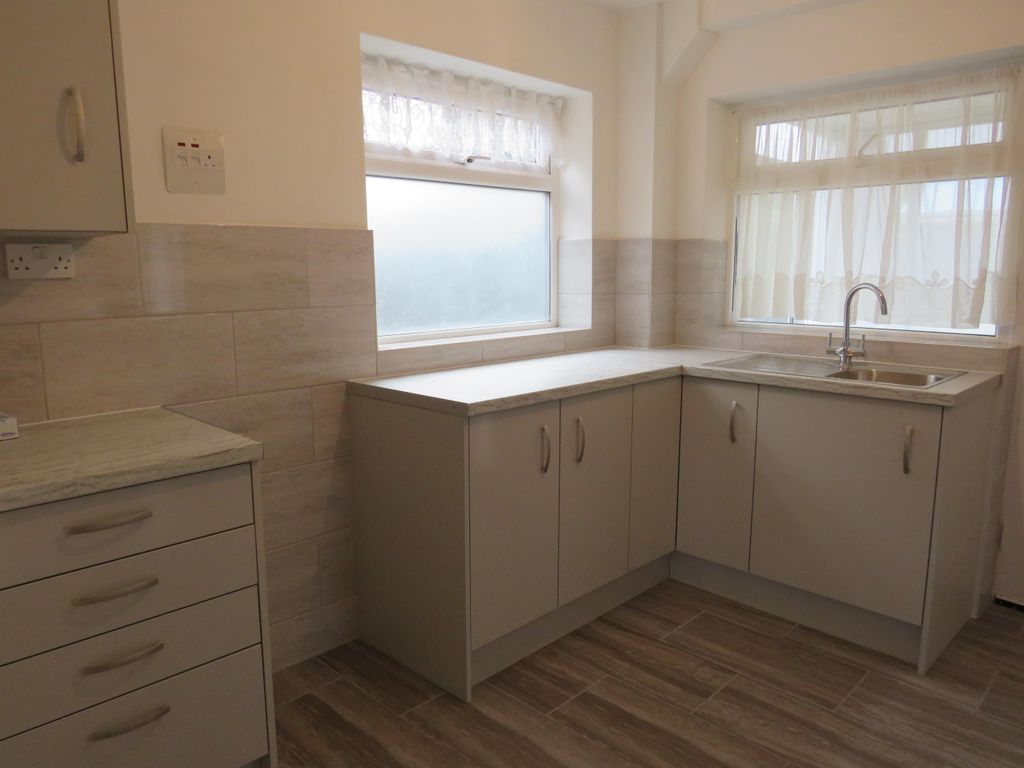 Property photo 2 of 12 Kitchen