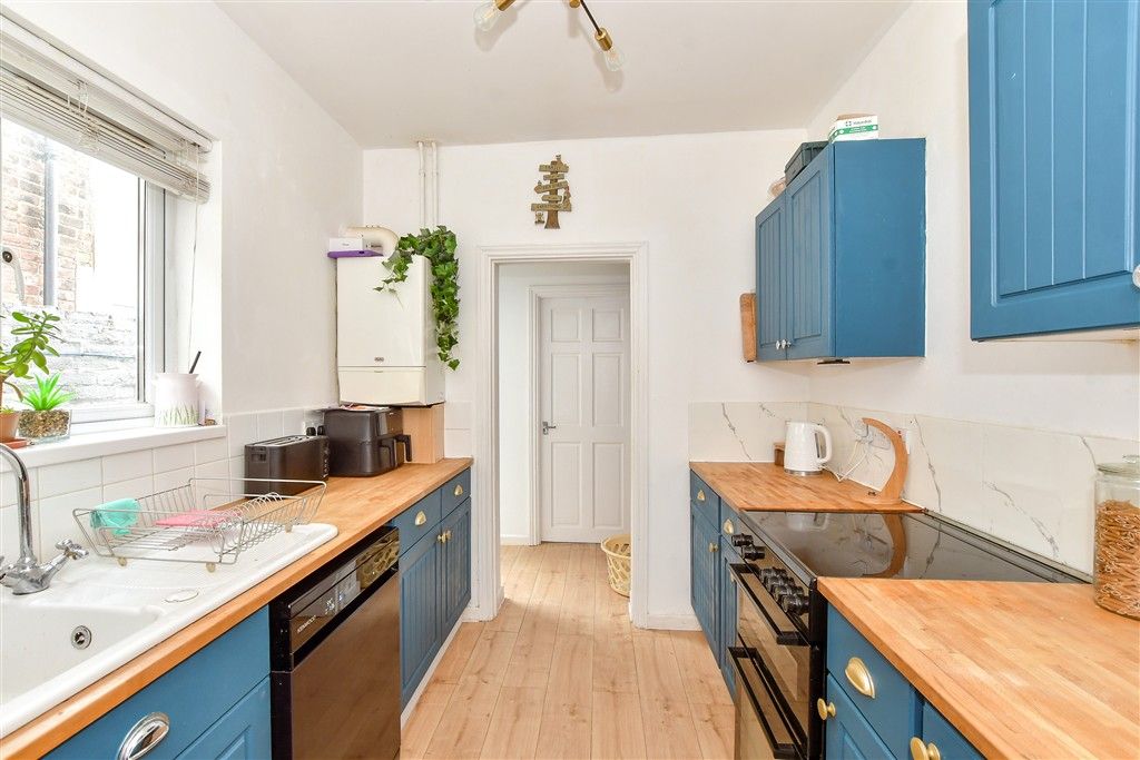 Property photo 3 of 8 Kitchen