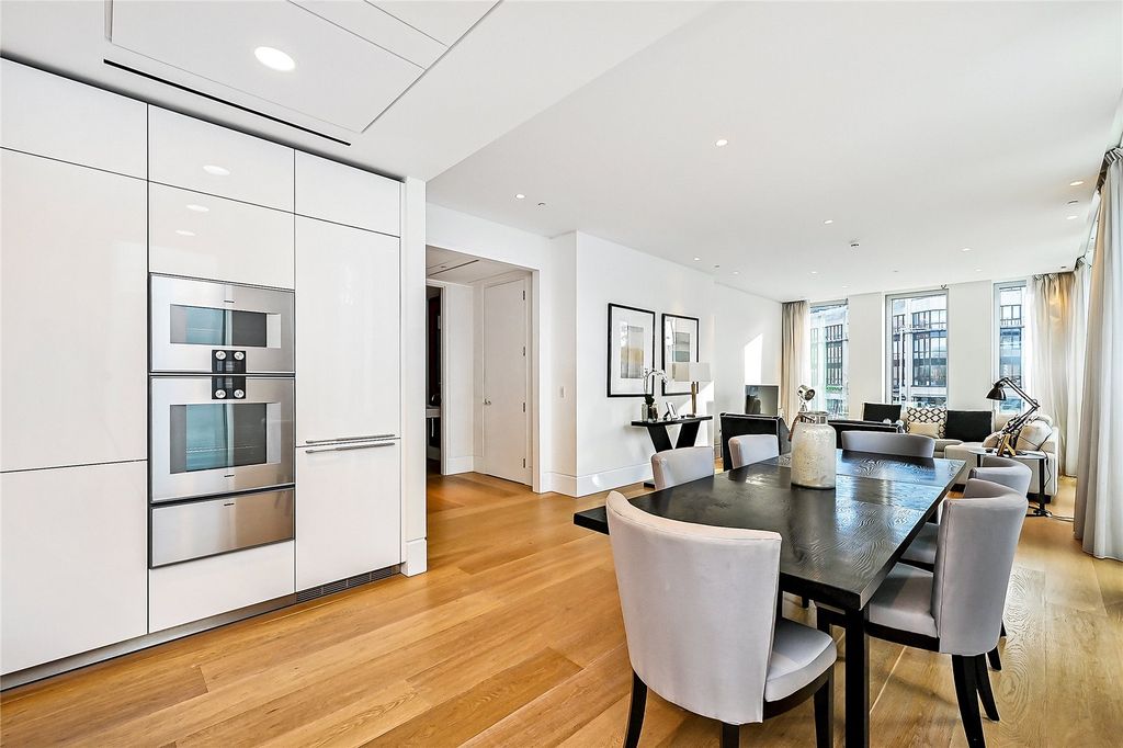 Property photo 3 of 19 Dinning Area