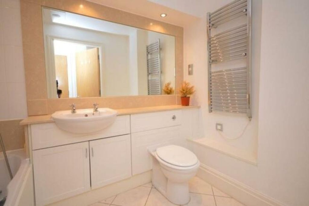 Property photo 3 of 7 Family Bathroom