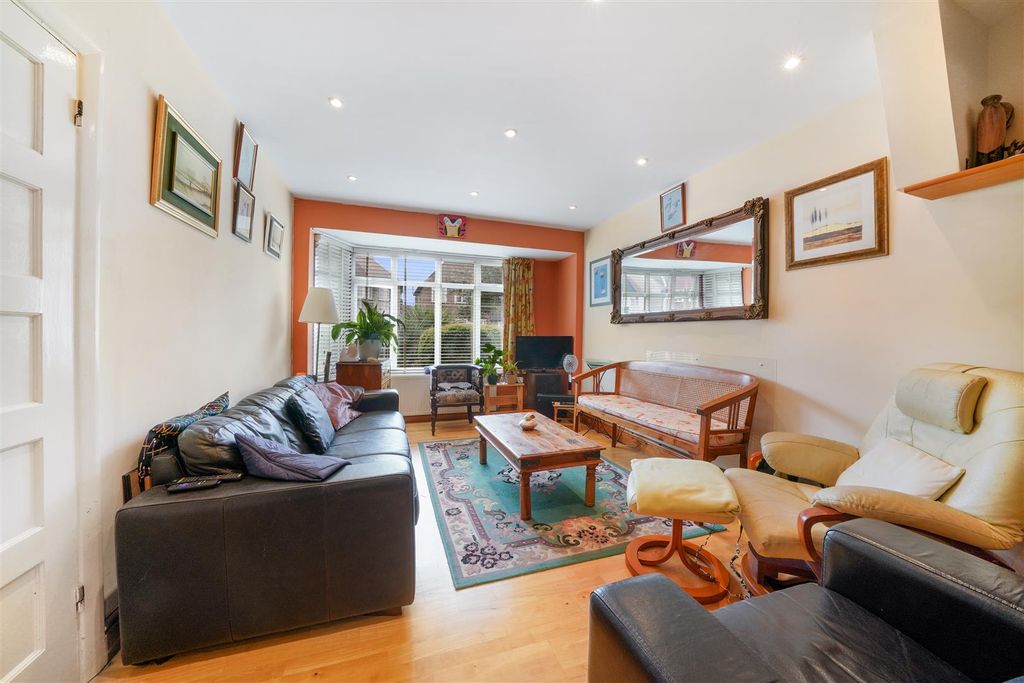 Property photo 2 of 15 5 Conisborough Crescent - Ncvks3Jgjiohzwwe5Vyr.Jpg