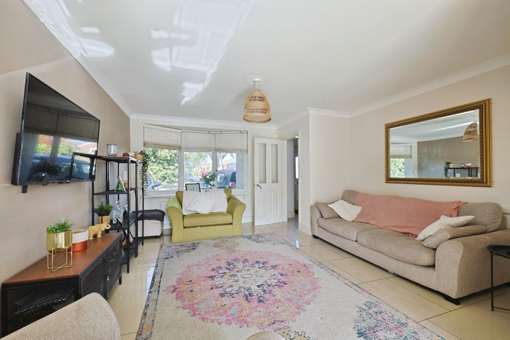 Property photo 2 of 11 4499796