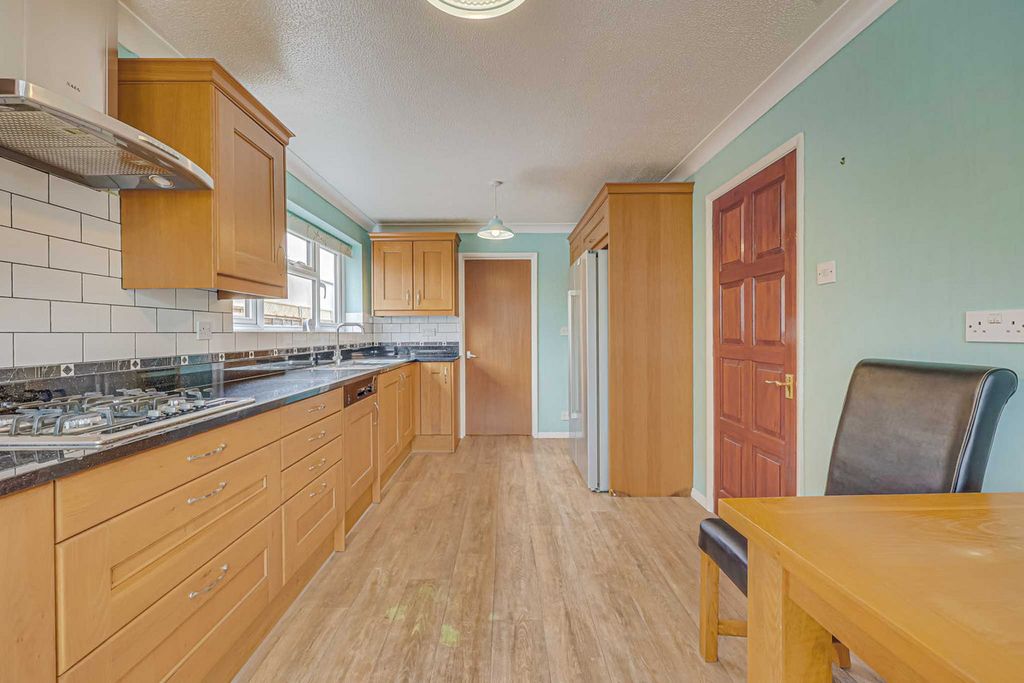Property photo 2 of 29