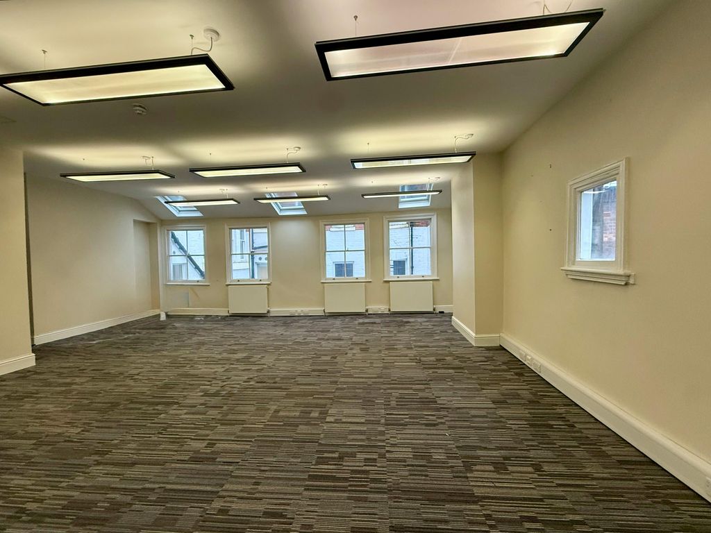 Property photo 3 of 12 Photo 04-12-2025, 13 37 17.Jpg