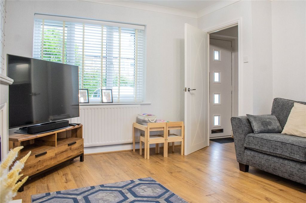 Property photo 3 of 22 Lounge