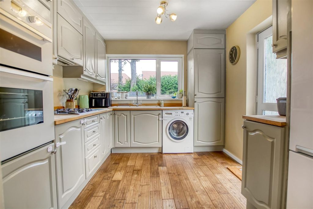 Property photo 3 of 16 Img_8697.Jpg