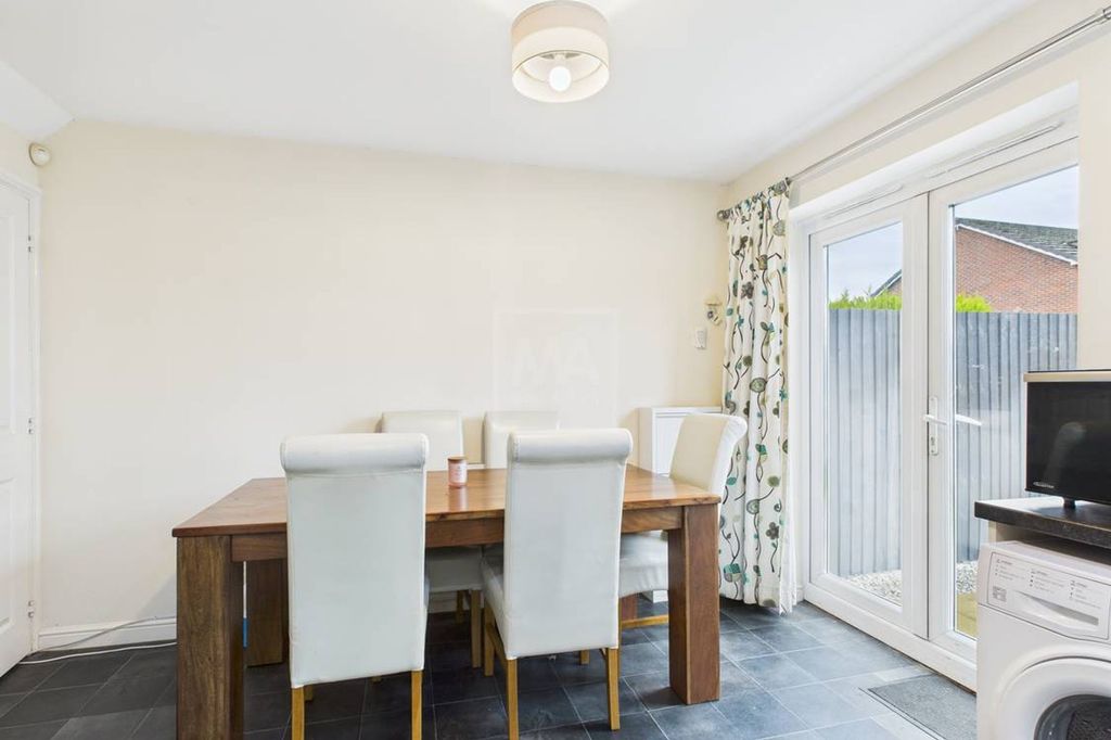 Property photo 3 of 13 Dining Area