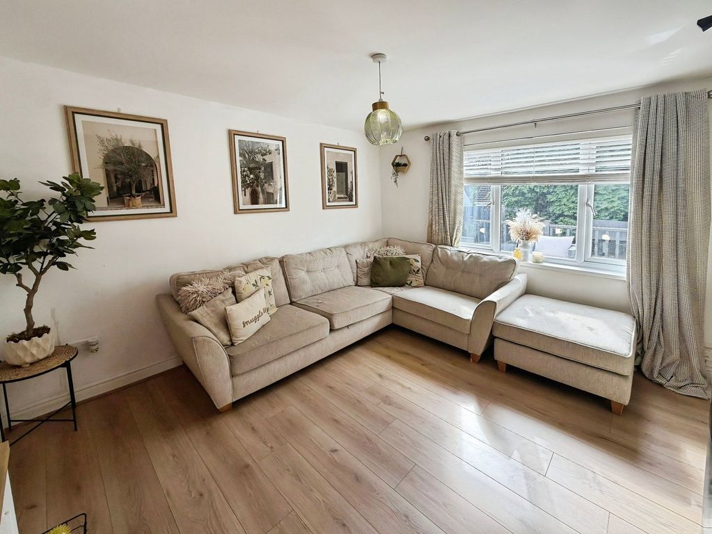Property photo 3 of 28