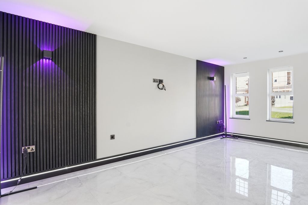 Property photo 3 of 25 Aintreedrive013