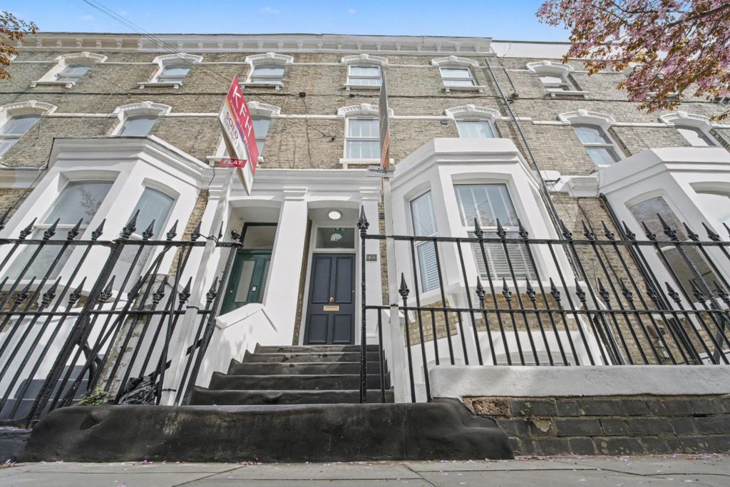 Property photo 1 of 11 Flat B, 19 Hetley Road, Shepherds Bush, London W12 8BA