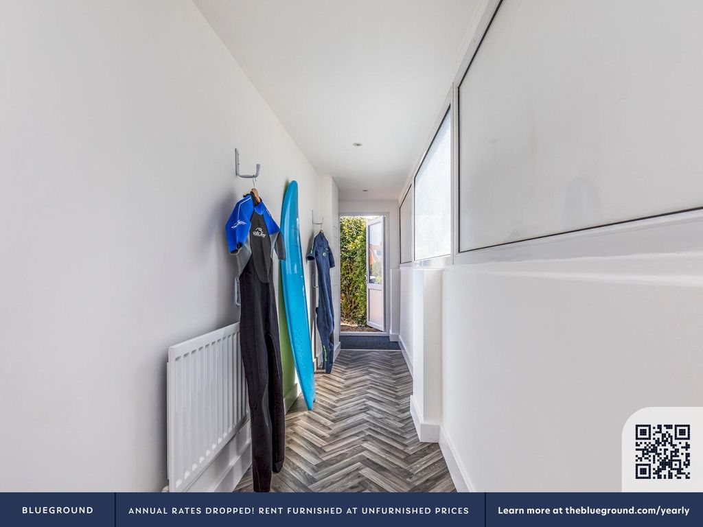 Property photo 3 of 32 Hall