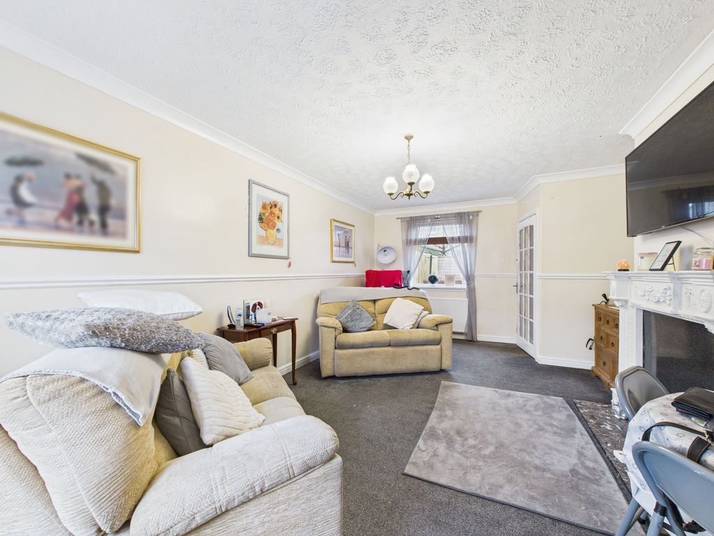 Property photo 3 of 14 Living Room