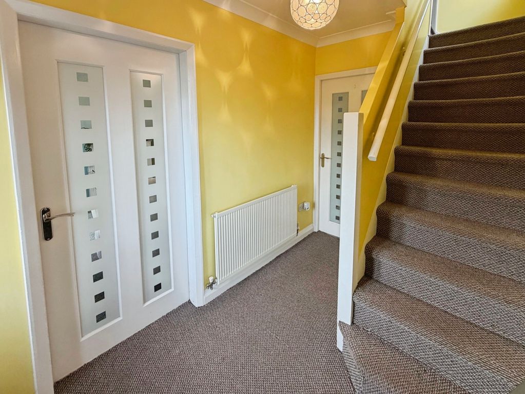 Property photo 2 of 16 Hallway