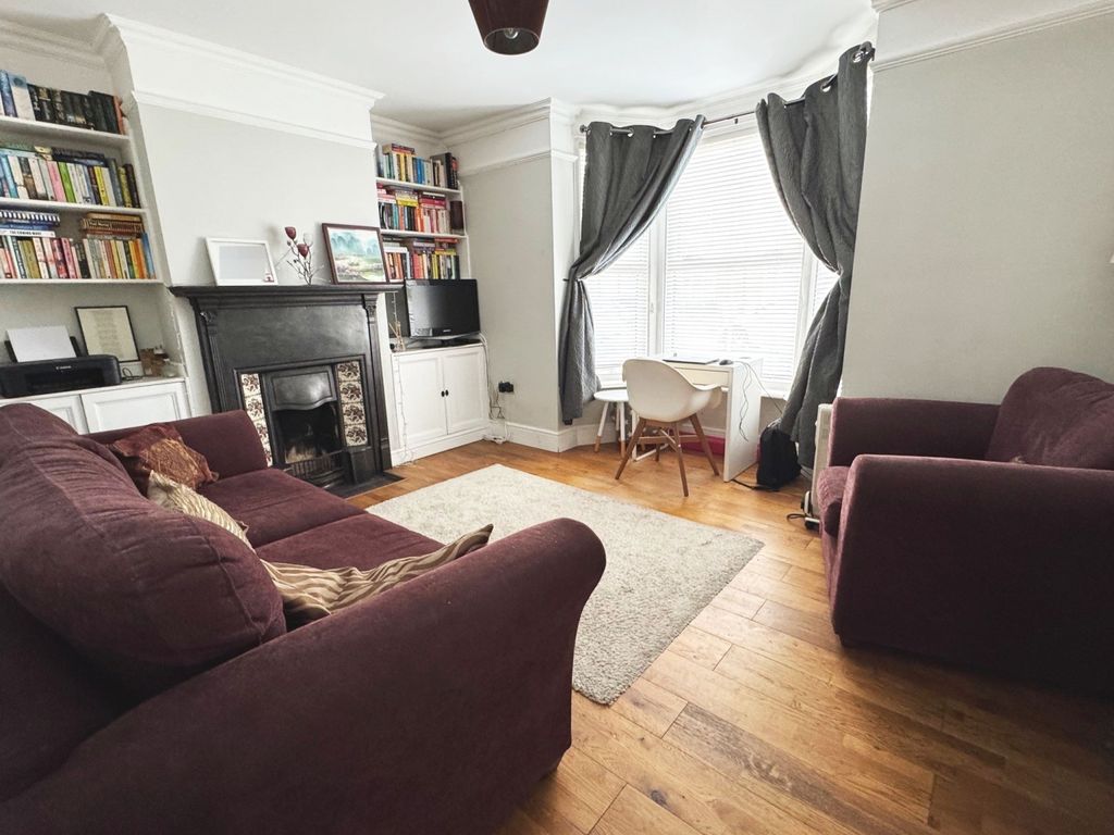 Property photo 2 of 15 Lounge