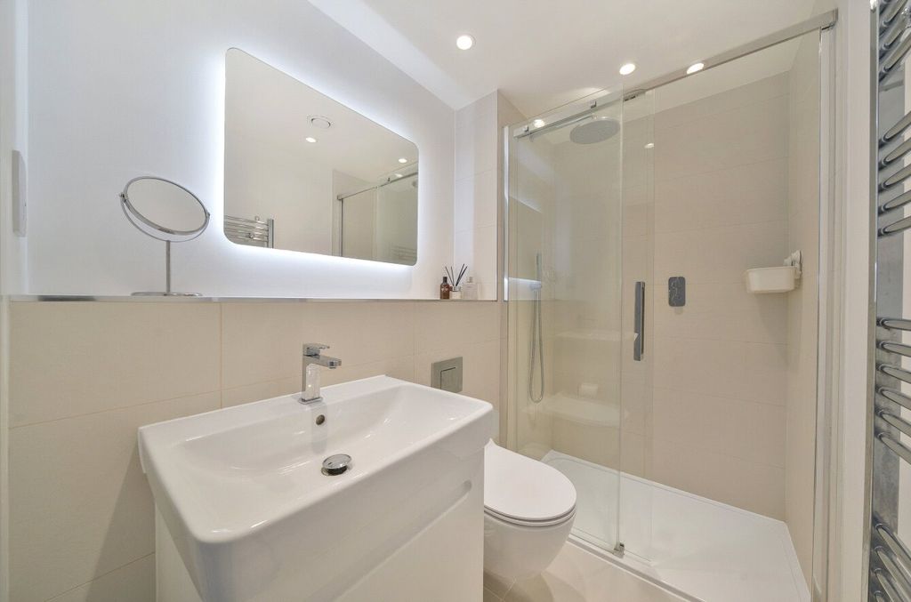 Property photo 3 of 15 En-Suite