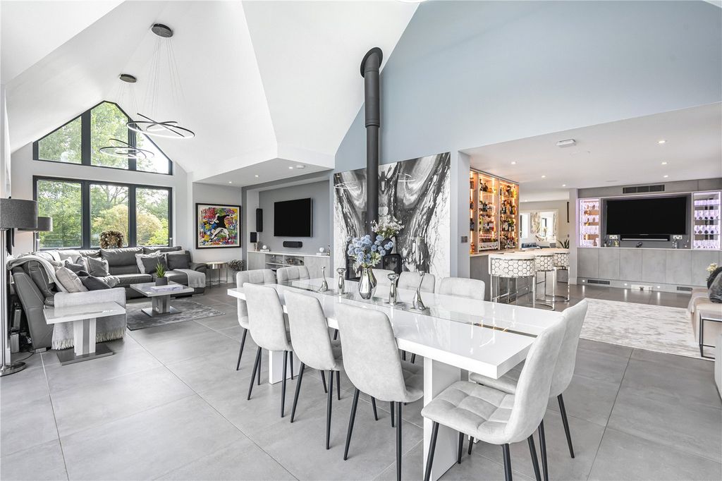 Property photo 2 of 25 Picture No. 23