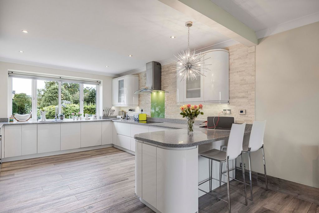 Property photo 3 of 21 Picture No. 15