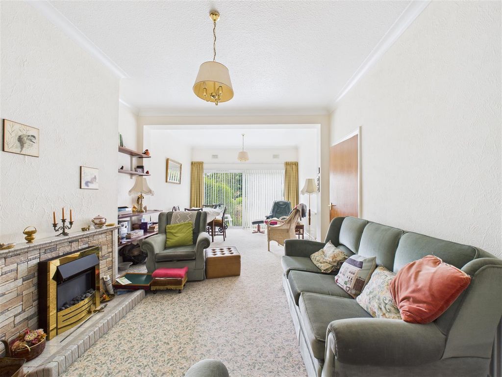 Property photo 3 of 13 Cam05193G0-Pr0024-Still007.Jpg