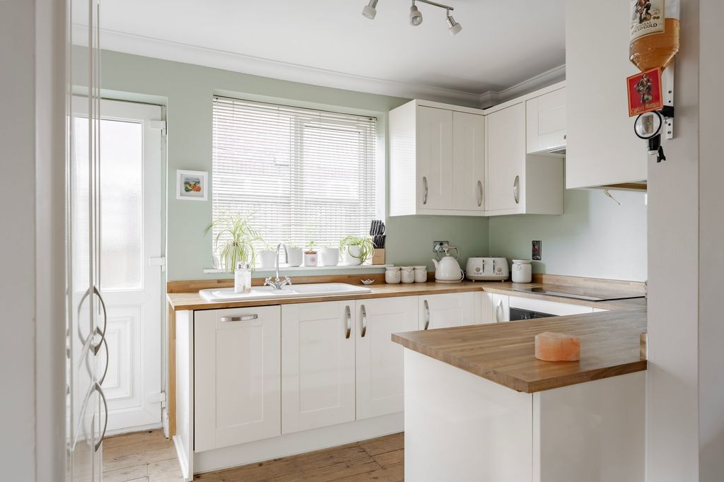 Property photo 3 of 19