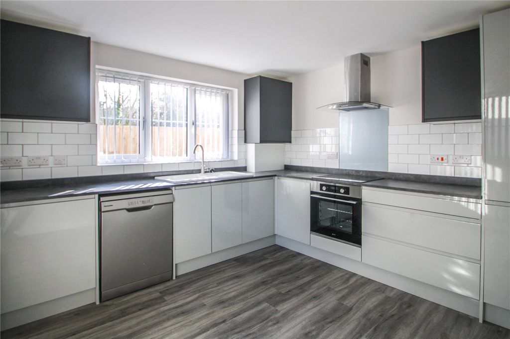 Property photo 3 of 13 Picture No. 11