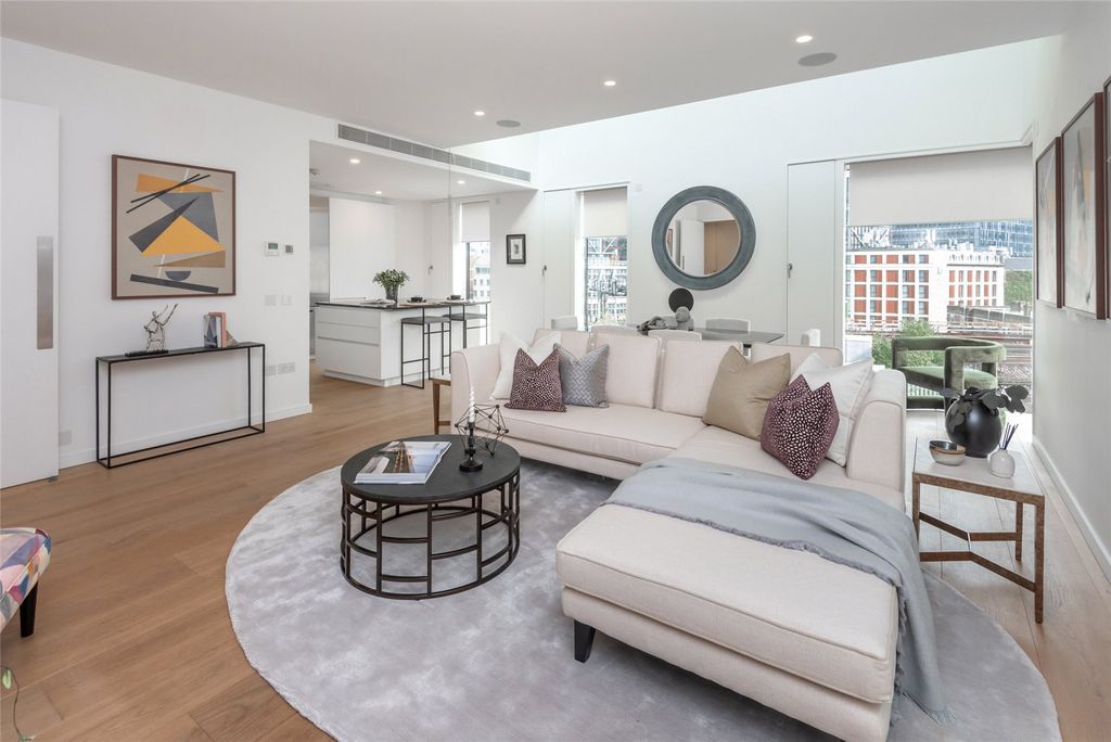 Property photo 1 of 19 Reception/Kitchen