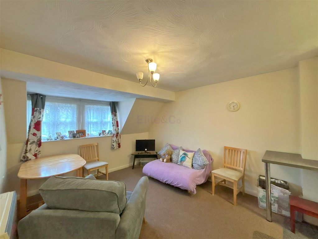 Property photo 2 of 15 Lounge