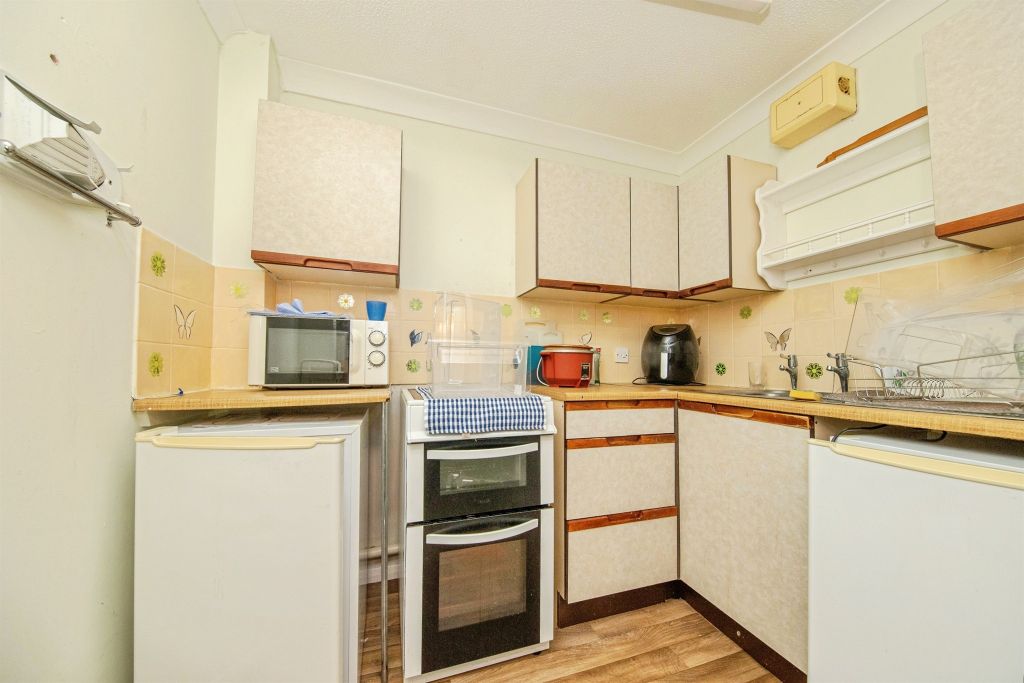 Property photo 3 of 12
