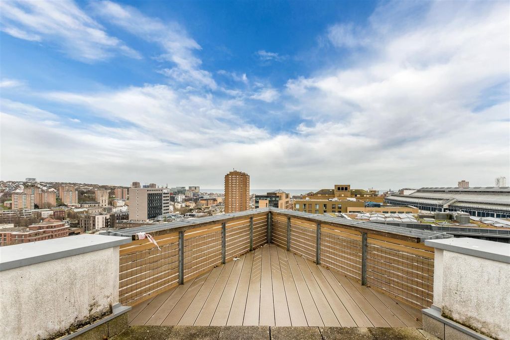 Property photo 3 of 9 35 Brighton Belle-14.Jpg