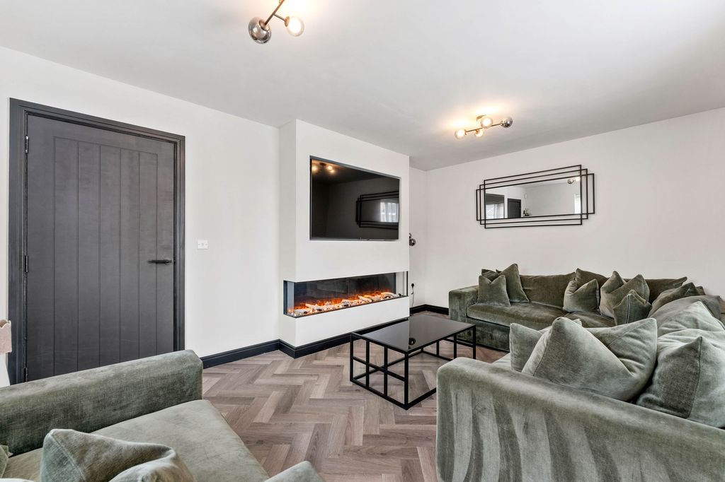 Property photo 2 of 30