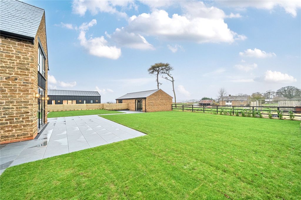 Property photo 1 of 15 External