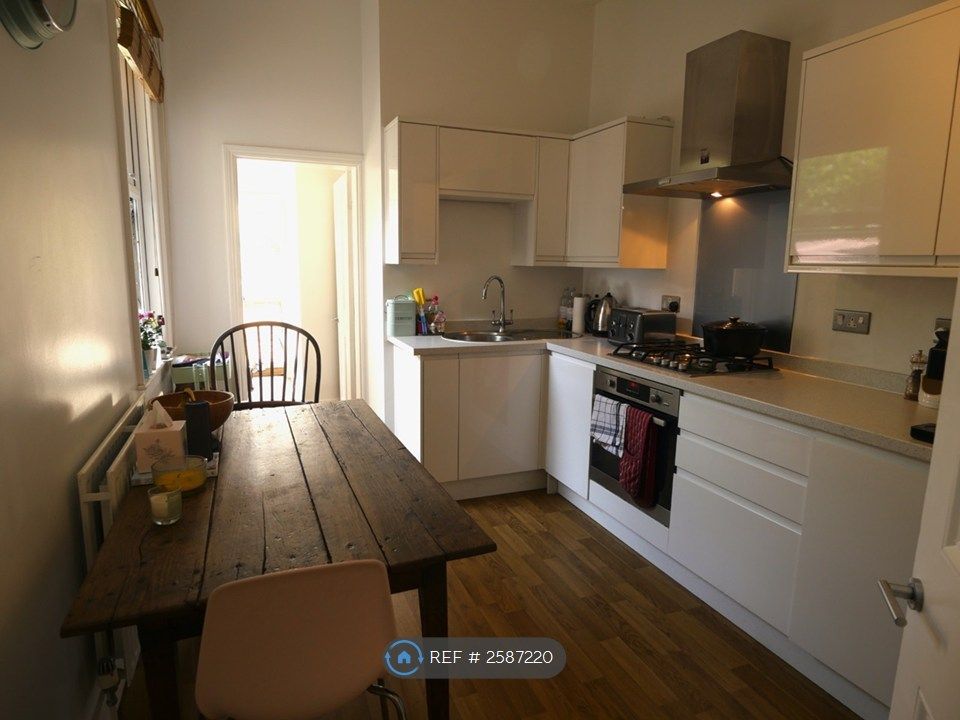 Property photo 3 of 7 Kitchen
