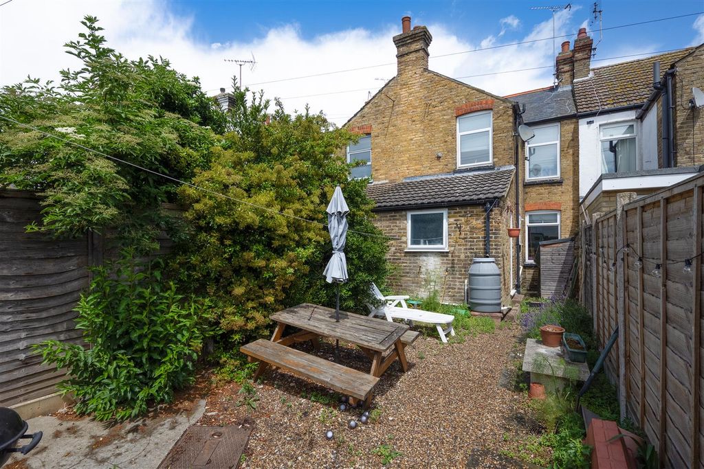 Property photo 2 of 13 Sydenham Street, Whitstable