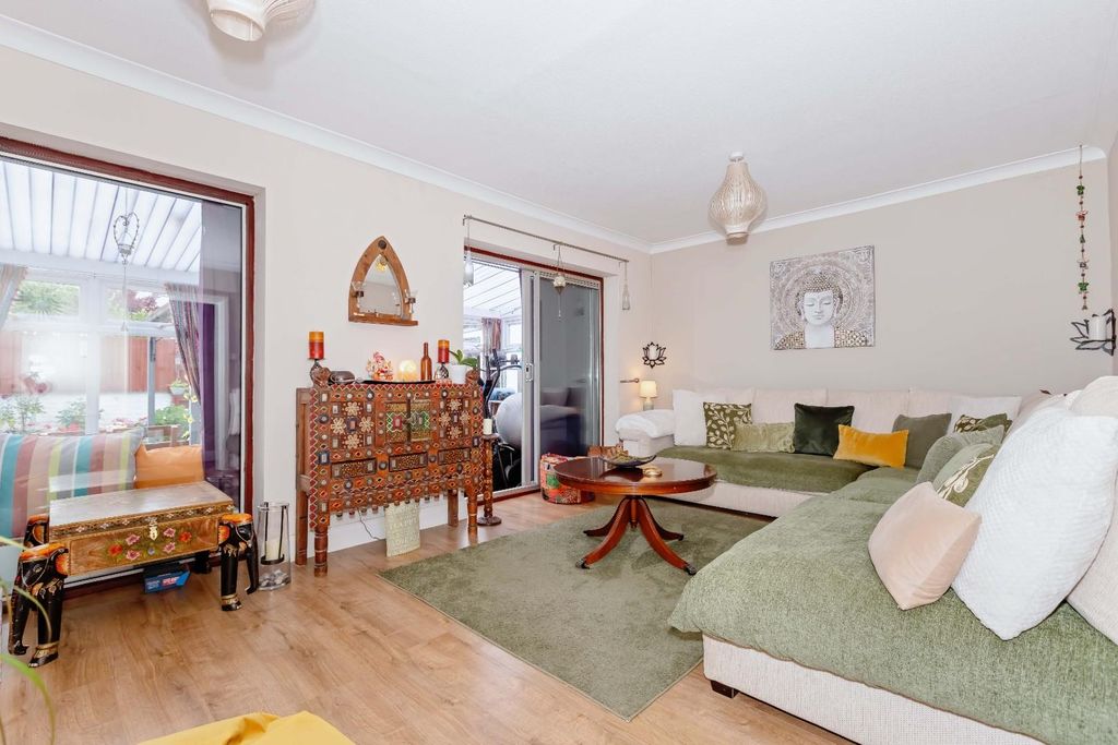 Property photo 3 of 32 Kings Close_23.Jpg