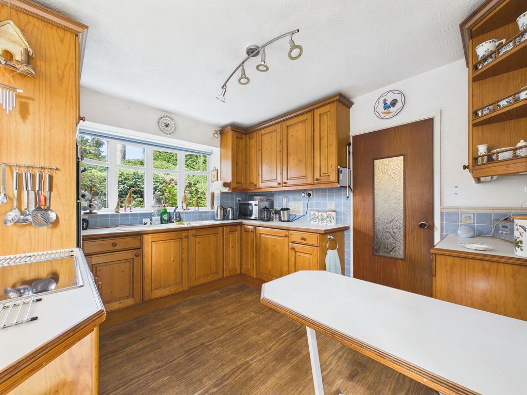 Property photo 3 of 18 Breakfast Kitchen