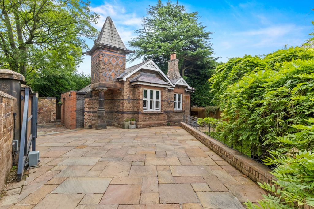 Property photo 3 of 42