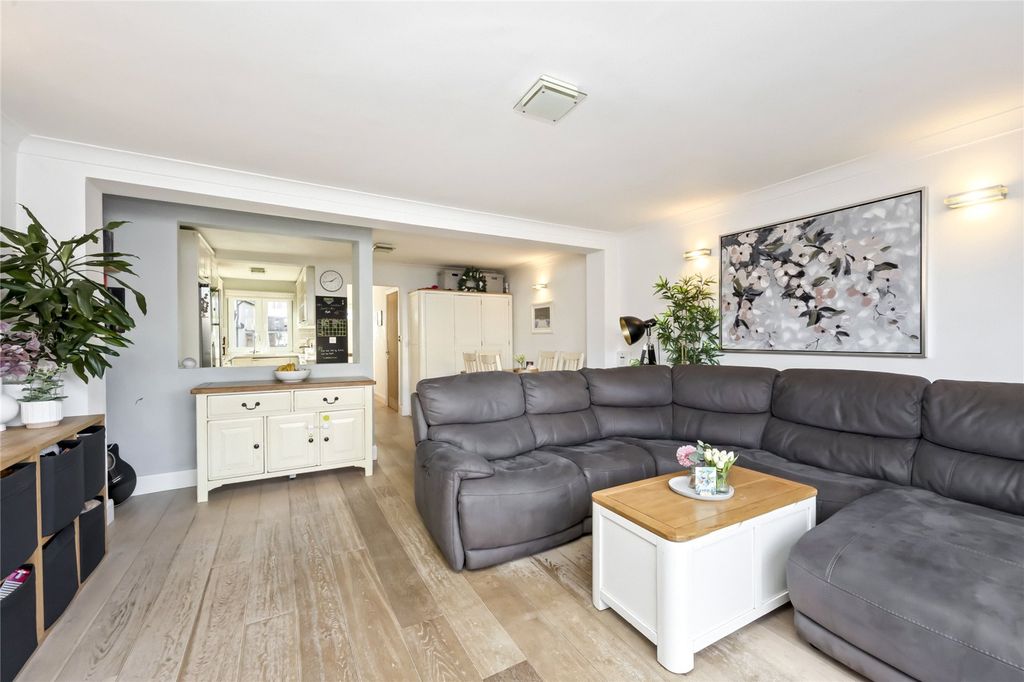 Property photo 2 of 20 Reception