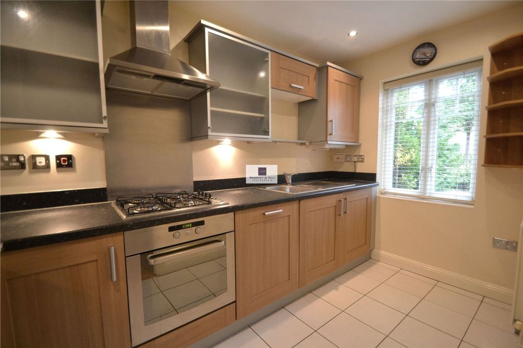 Property photo 2 of 12 Kitchen