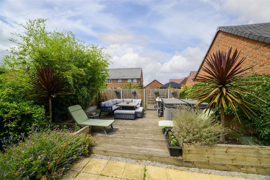Property photo 3 of 32