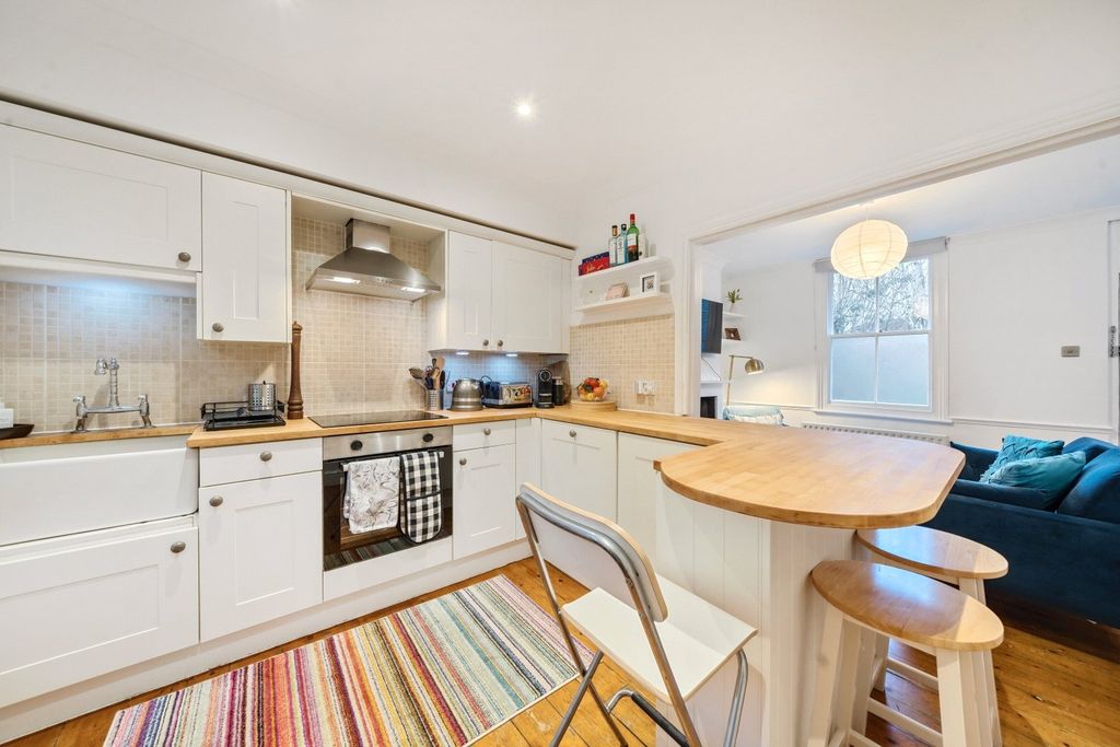 Property photo 3 of 17 Kitchen