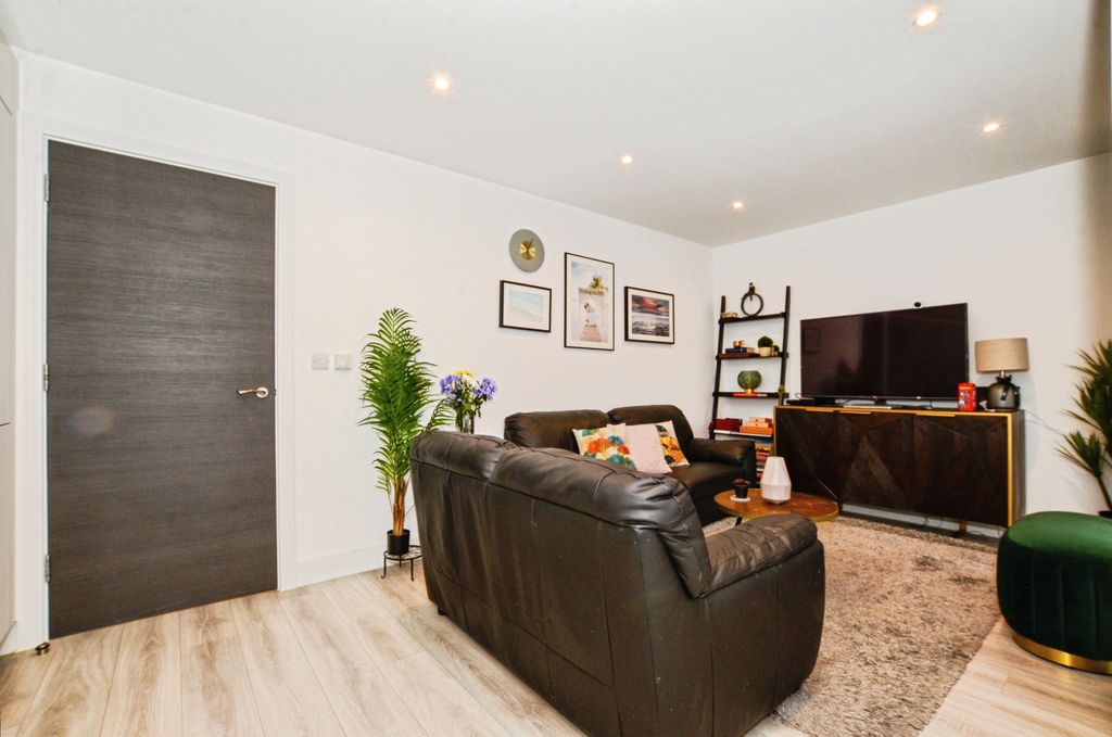 Property photo 1 of 18 Open Plan Living