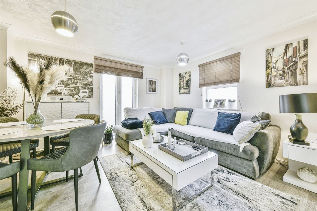 Property photo 2 of 14 Living Room