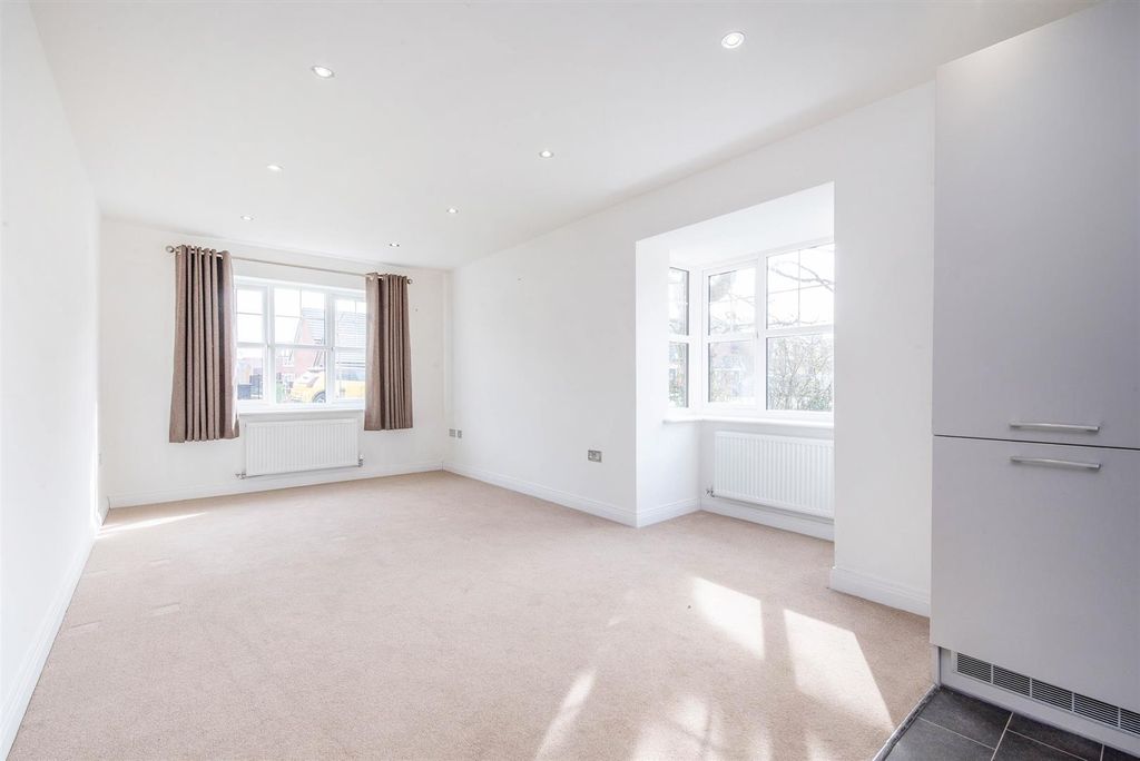 Property photo 2 of 22 Kitchen/Diner/Family Room