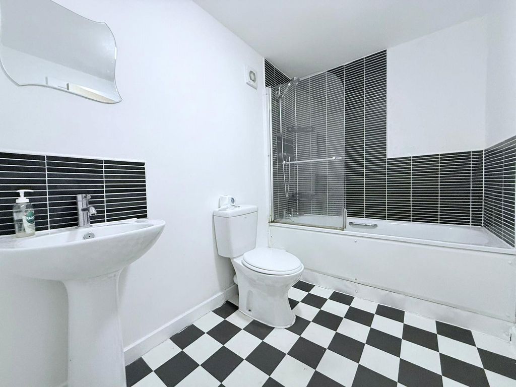 Property photo 3 of 8 Picture No. 02