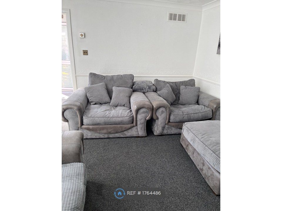 Property photo 3 of 14 Living Room