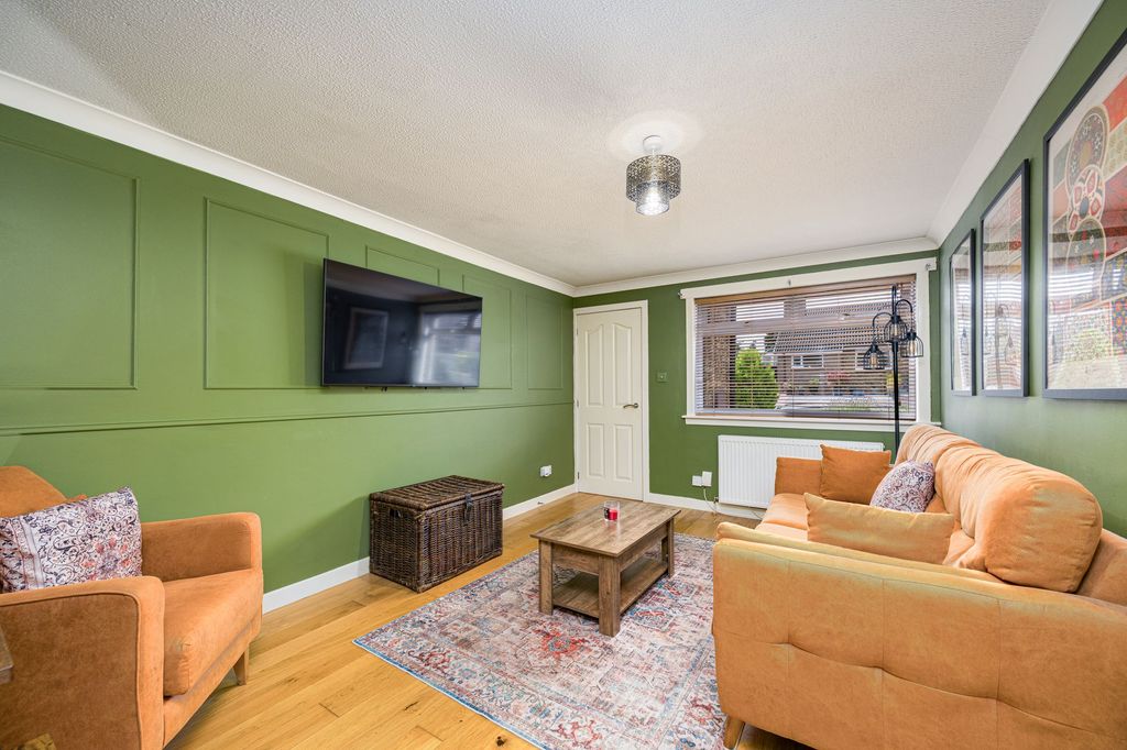 Property photo 3 of 12 Lounge